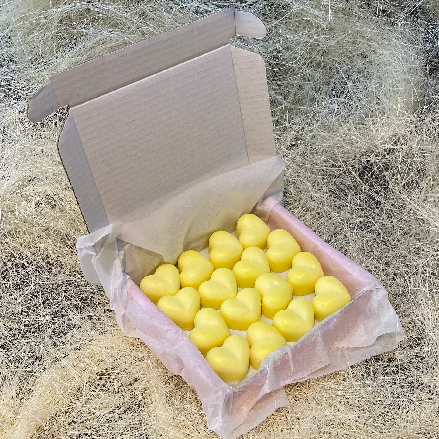 16 Jasmine Small Wax Hearts