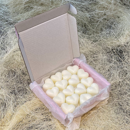 16 White Musk Small Wax Hearts